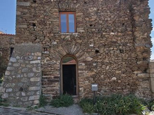 Chateau 5 pièces 184 m²
