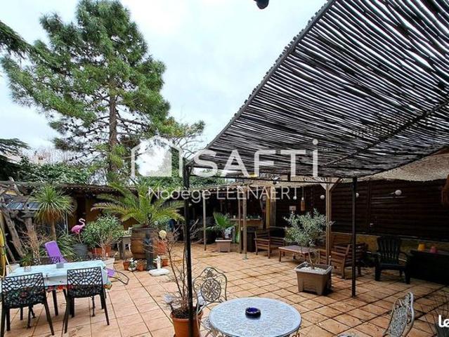 Château 5 pièces 210 m²