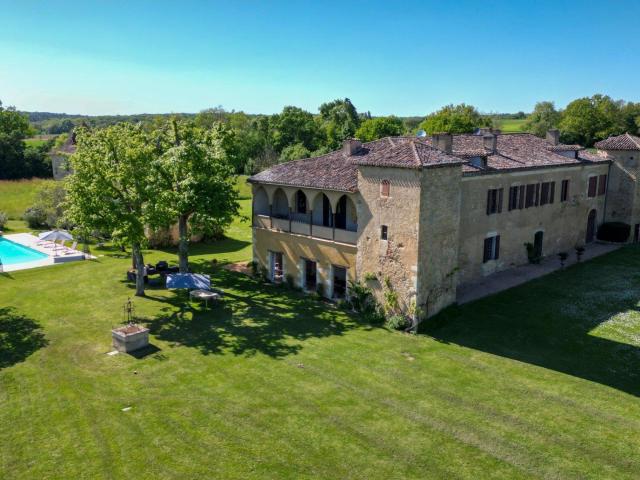 Château gascon du XV° siècle, près de Lectoure, remanié au X. 600m² Lectoure