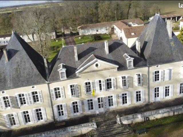 Chateau 75 pièces 2500 m²