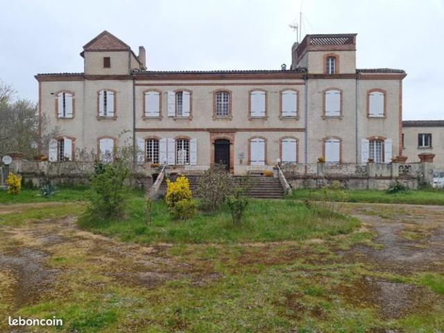 Château 70 pièces 816 m²