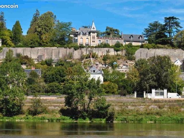 Château 70 pièces 1 800 m²