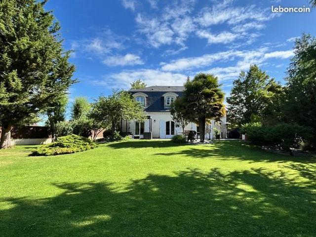 Château 7 pièces 180 m²