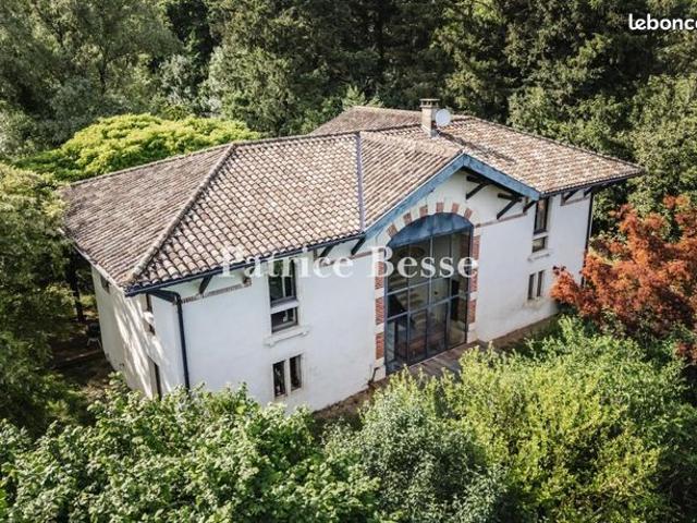 Château 7 pièces 247 m²