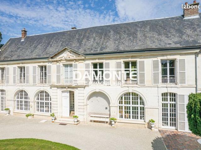 Chateau 7 pièces 275 m²