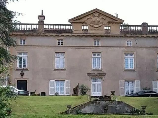 Chateau 7 pièces 230 m²