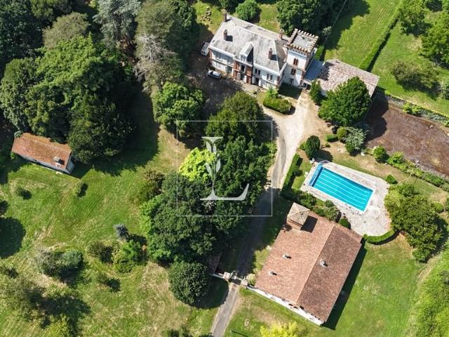 Château 840m² Saint Nauphary