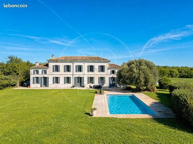 Château 8 pièces 300 m²