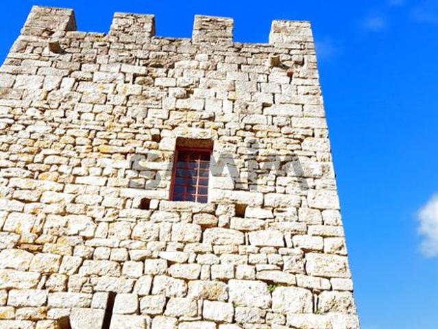 Chateau 9 pièces 130 m²
