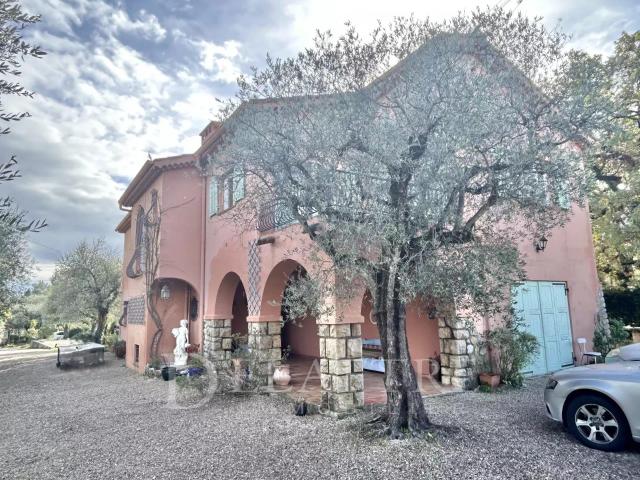 Chateauneuf De Grasse 235m² Châteauneuf Grasse