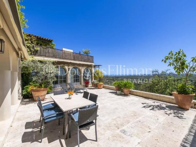 Chateauneuf De Grasse Appartement avec vue mer et une vast. 100m² Valbonne