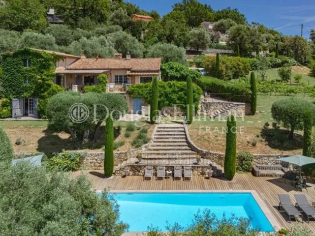 CHATEAUNEUF DE GRASSE Belle Villa avec vue époustouflante