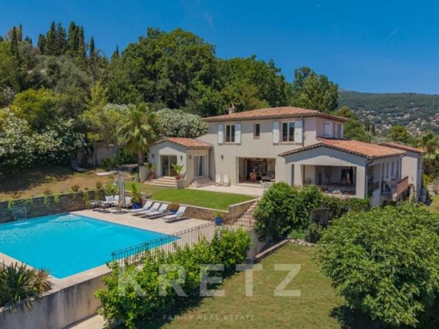 CHÂTEAUNEUF DE GRASSE – Propriété familiale d'exception avec vues panoramiques nature et mer