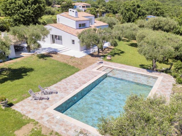 Chateauneuf de Grasse: quartier résidentiel, au calme, bell. 225m² Châteauneuf Grasse