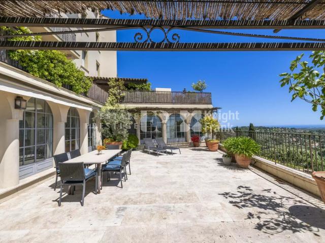 CHATEAUNEUF DE GRASSE Appartement avec vue mer et une vaste terrasse