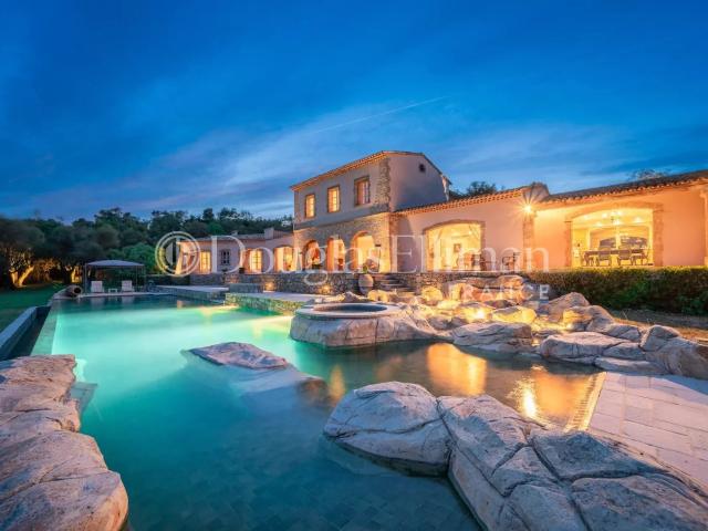 Chateauneuf De Grasse: Une Belle Villa avec piscine et vue. 700m² Châteauneuf Grasse