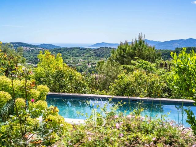 Chateauneuf Grasse Mas Contemporain avec Vue Mer, 5 Chambres