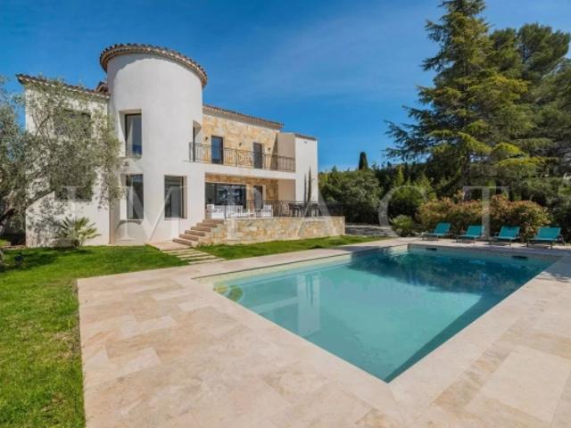 Chateauneuf Grasse Villa contemporaine rénovée à vendre