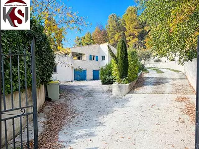 Châteauneuf le Rouge 13790 Achat / Vente maison 12 pièces t12 au dernier étage piscine