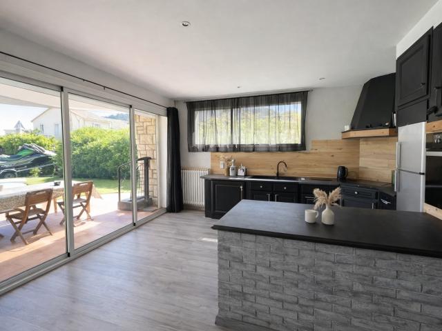 Châteauneuf les Martigues rez de villa avec jardin et piscine