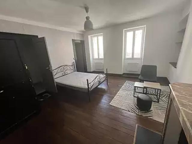 Châteauroux 36000 Location appartement 1 pièce t1 au dernier étage