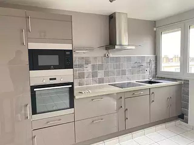 Châteauroux 36000 Location appartement 3 pièces t3 au dernier étage cave