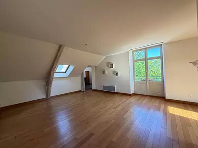 Châteauroux 36000 Location appartement 3 pièces t3 au dernier étage