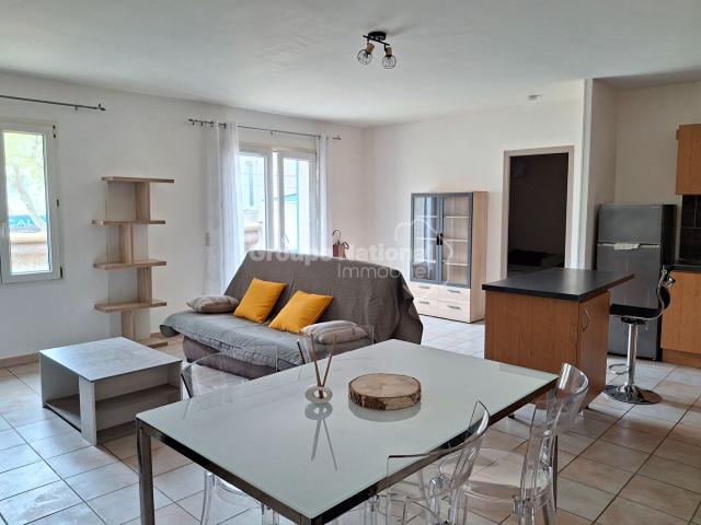 CHATEAURENARD centre, appartement type 2 meublé avec terrasse