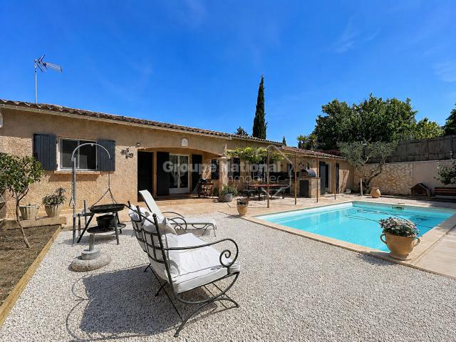 Châteaurenard, villa plain pied avec piscine, grand garage et terrain sans vis à vis