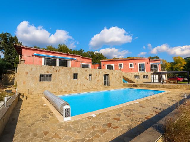Châteauvert – Villa d'Architecte avec Plages Privées