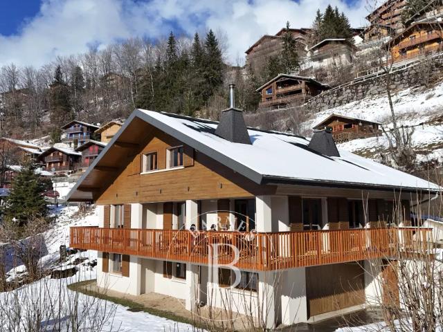 Châtel – Chalet 6 Chambres – Calme, Proche Centre & Vue Déga. 207m² Châtel