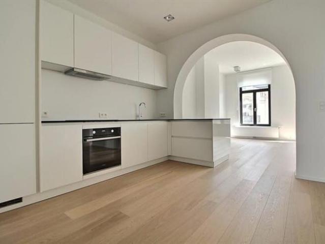 CHATELAIN 3 BED APT FULLY RENOVATED WITH BALCONY