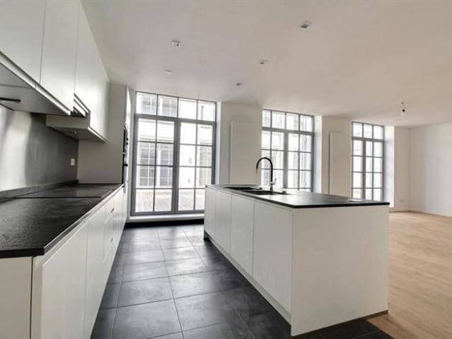 CHATELAIN: Apart. 3 bedrooms with terrace
