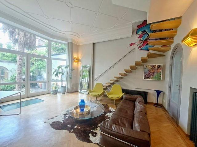 Châtelain Superbe duplex MEUBLE avec jardin