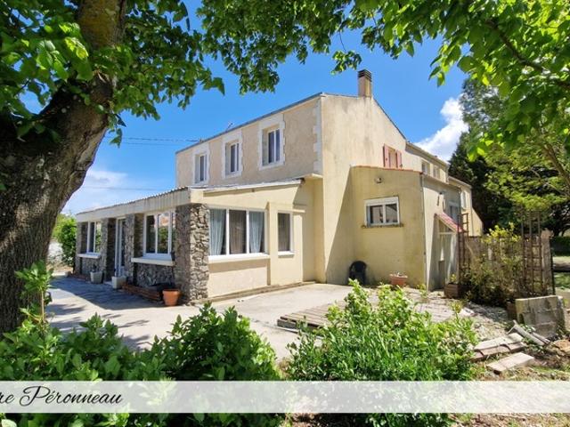 CHATELAILLON à vendre Maison 235 m² Gîte Chambres d'hôtes 12 piéces Terrain de 1 200 m² Vendu loué