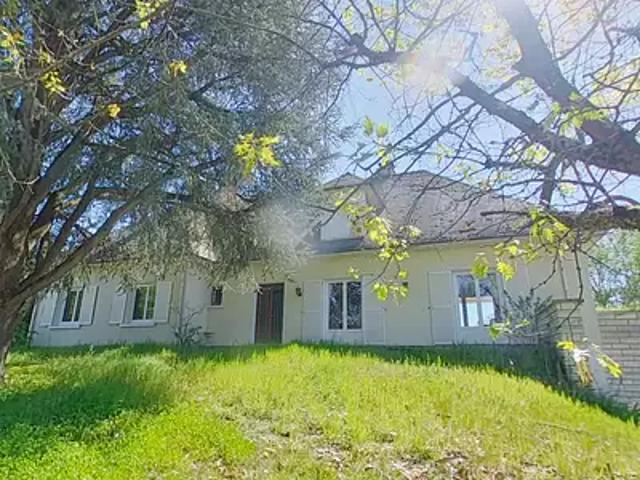Châtellerault 86100 Achat / Vente maison 10 pièces t10 au dernier étage terrasse