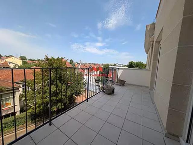 Chatou 78400 Location appartement 4 pièces t4 au dernier étage cave