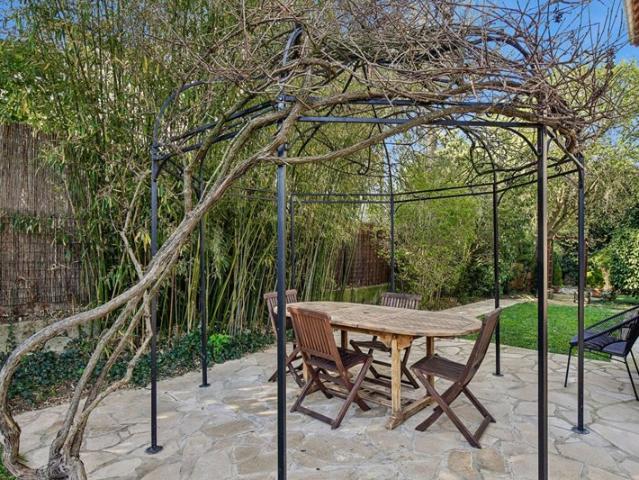 CHATOU BAS 15 MN RER MAISON FAMILIALE DE 212 m2 5 CHAMBRES TERRAIN 809 M²
