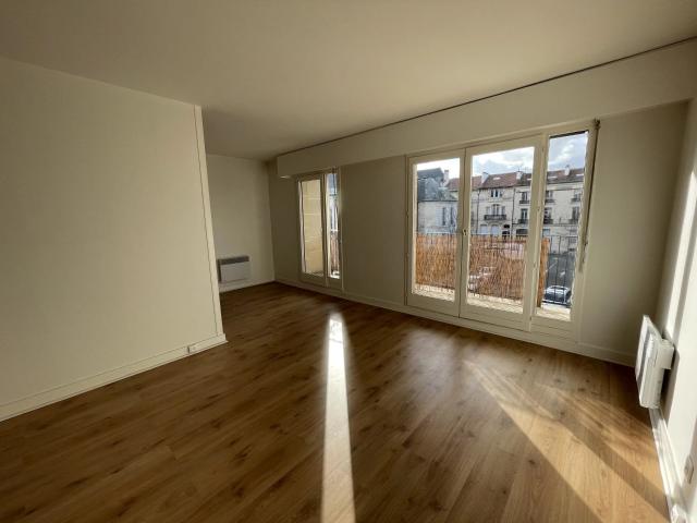 CHATOU bas 2 pièces avec balcon
