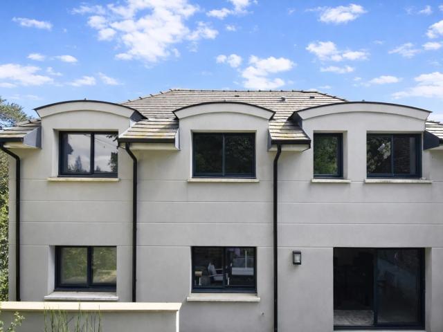 CHATOU MAISON CONTEMPORAINE 200 M² AU SOL 152 M² HAB. TERR