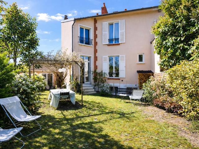 CHATOU MAISON DE CHARME LUMINEUSE, AU CALME SANS VIS A VIS