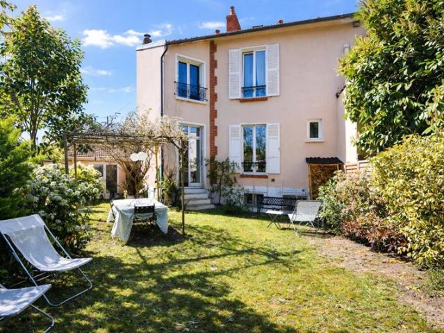 CHATOU MAISON DE CHARME LUMINEUSE, AU CALME SANS VIS A VIS PROCHE DU VESINET