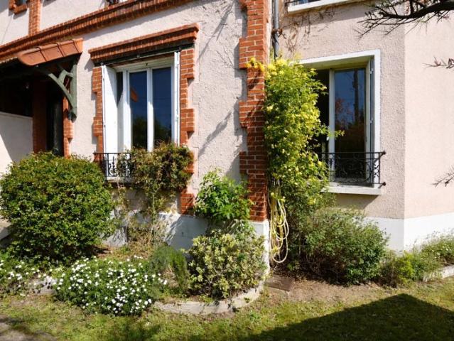 CHATOU MAISON DE CHARME LUMINEUSE, AU CALME SANS VIS A VIS PROCHE DU VESINET