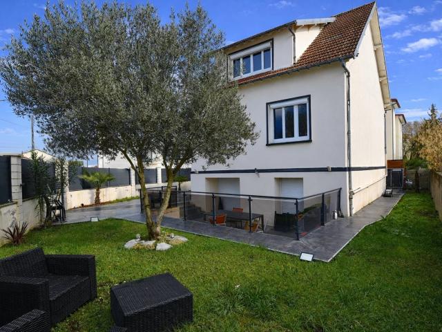 CHATOU MAISON DE 154 M² RENOVEE LUMINEUSE AU CALME PROCHE