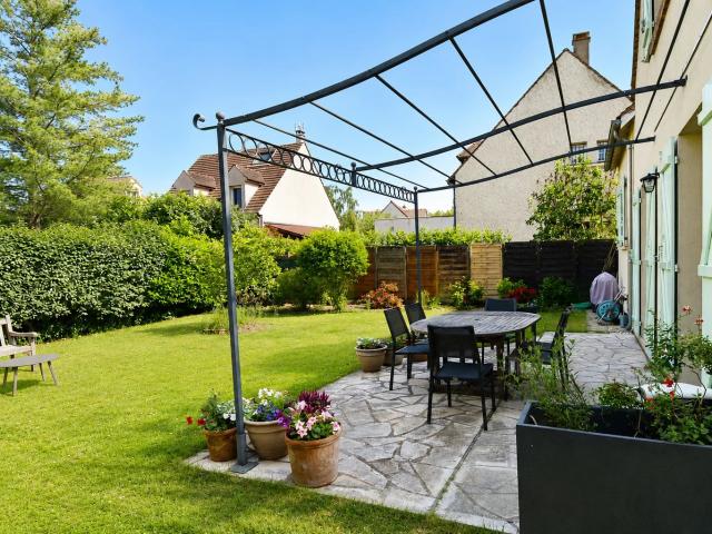 CHATOU, maison de 188 m² au sol et 163m² habitable sur un terrai
