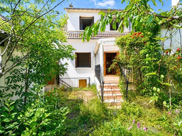 CHATOU PROCHE COMMERCES ET ECOLES MAISON 102 M² 3 CHAMBRES SOUS SOL TOTAL TERRAIN 395 m²