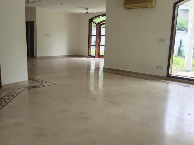Chattarpur Dlf 5 Bedroom 1400 Sq. Yd. Villa in Chattarpur Delhi Listing ID: #10199