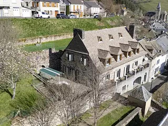 Chaudes Aigues 15110 Achat / Vente maison 9 pièces t9