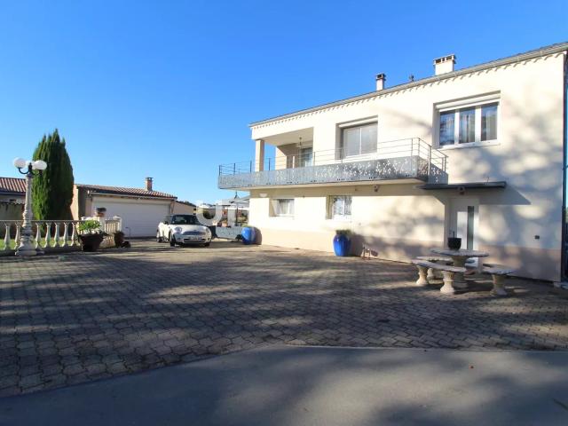 CHABEUIL – Grande maison familiale, piscine, terrain de 5000 m²