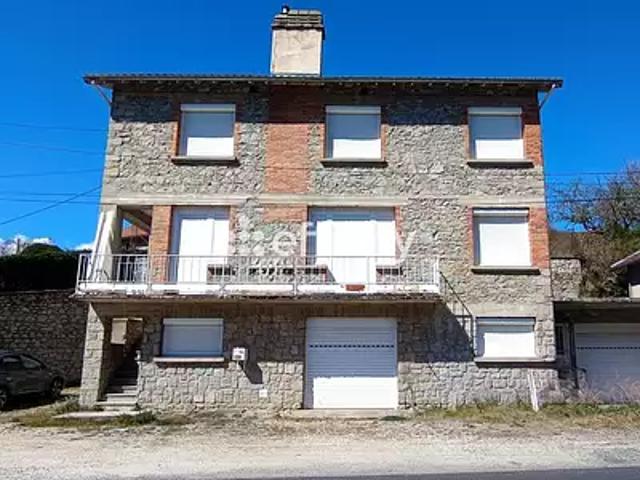 Chabreloche 63250 Achat / Vente maison 8 pièces t8 jardin terrasse